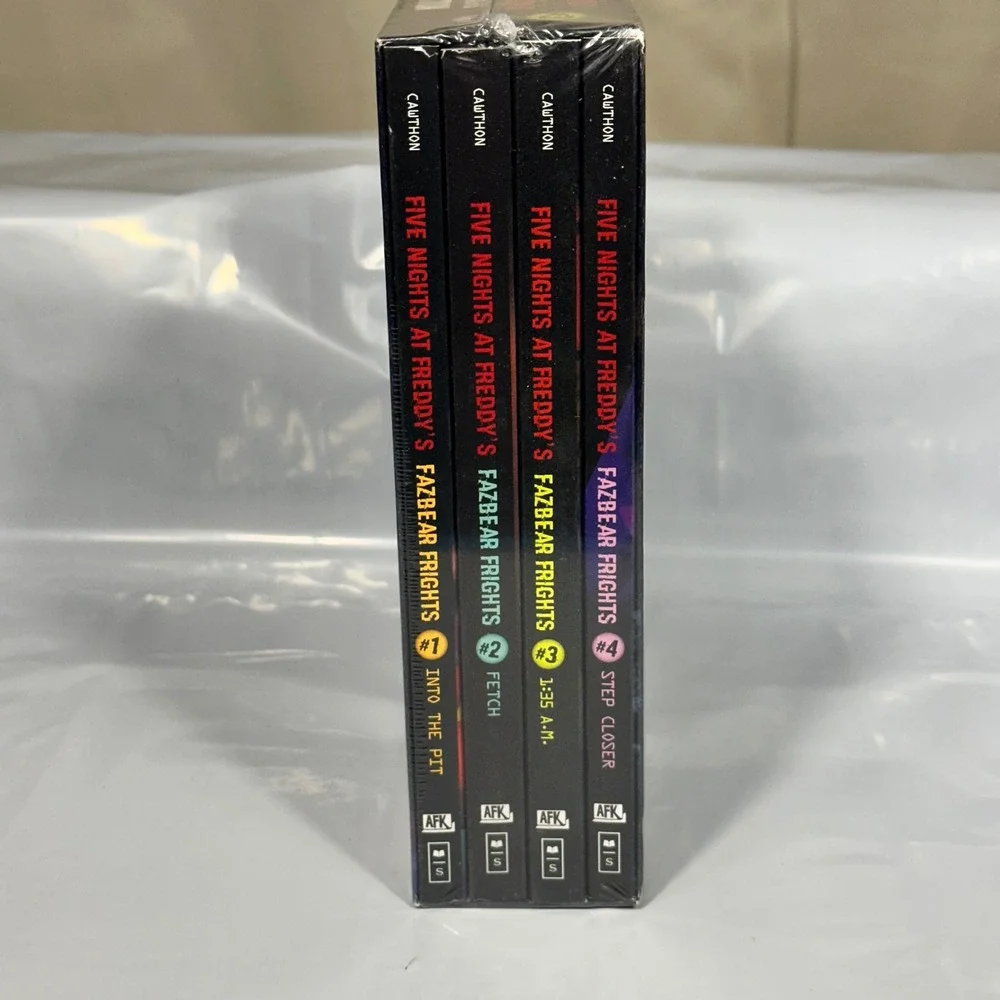 Five Nights at Freddys Fazbear Frights Collection Books 1-4 Box Set‎ Excellent